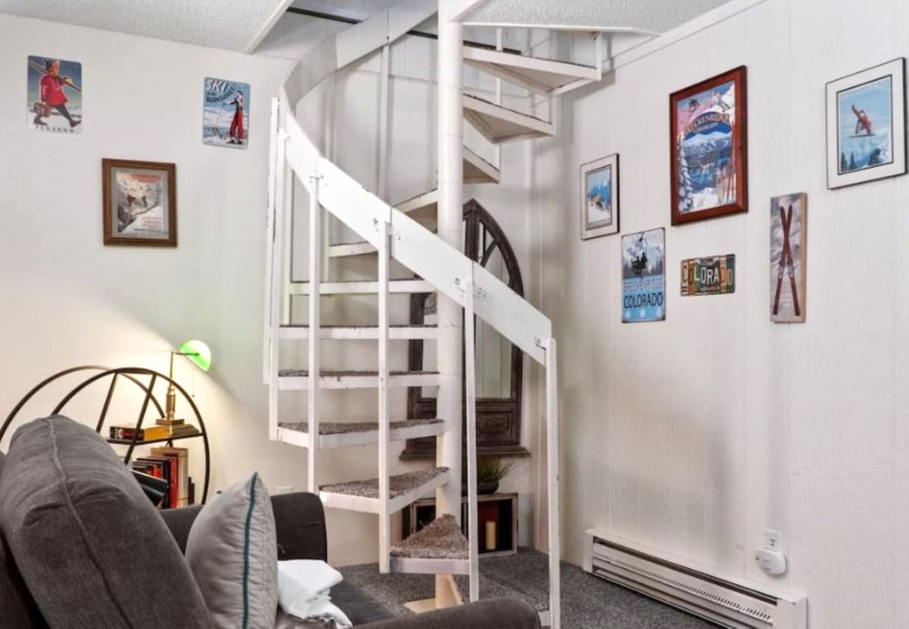 Townhouse in Breckenridge - Cozy Condo FREE Short Shuttle Ride to Ski Breck!
