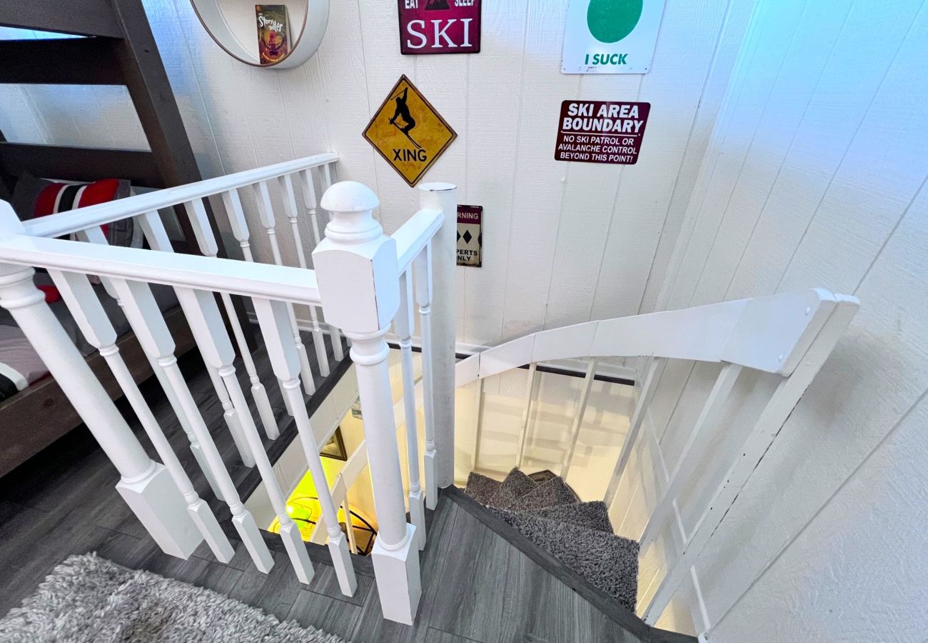 Townhouse in Breckenridge - Cozy Condo FREE Short Shuttle Ride to Ski Breck!