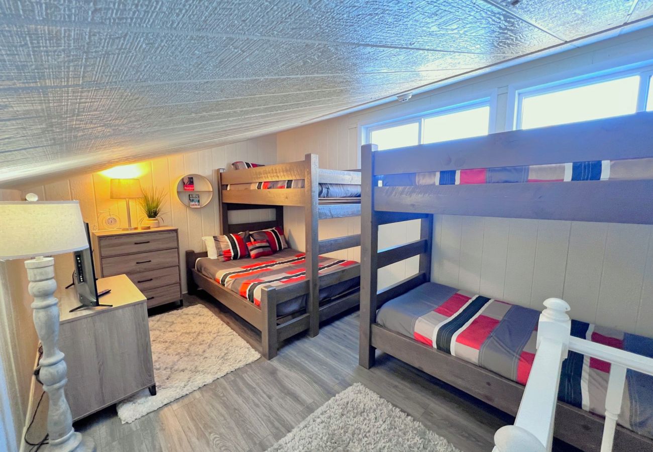 Townhouse in Breckenridge - Cozy Condo FREE Short Shuttle Ride to Ski Breck!