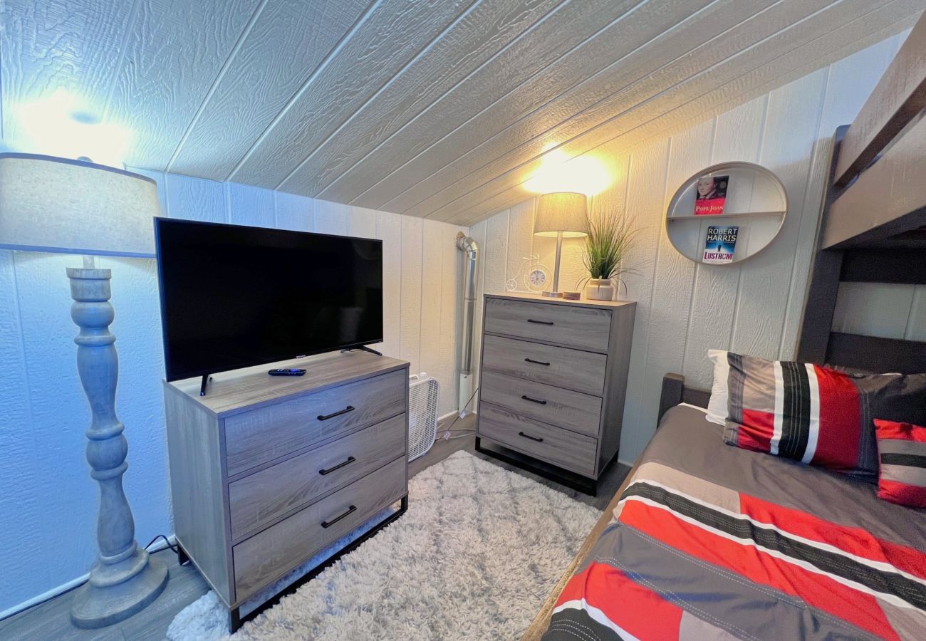 Townhouse in Breckenridge - Cozy Condo FREE Short Shuttle Ride to Ski Breck!
