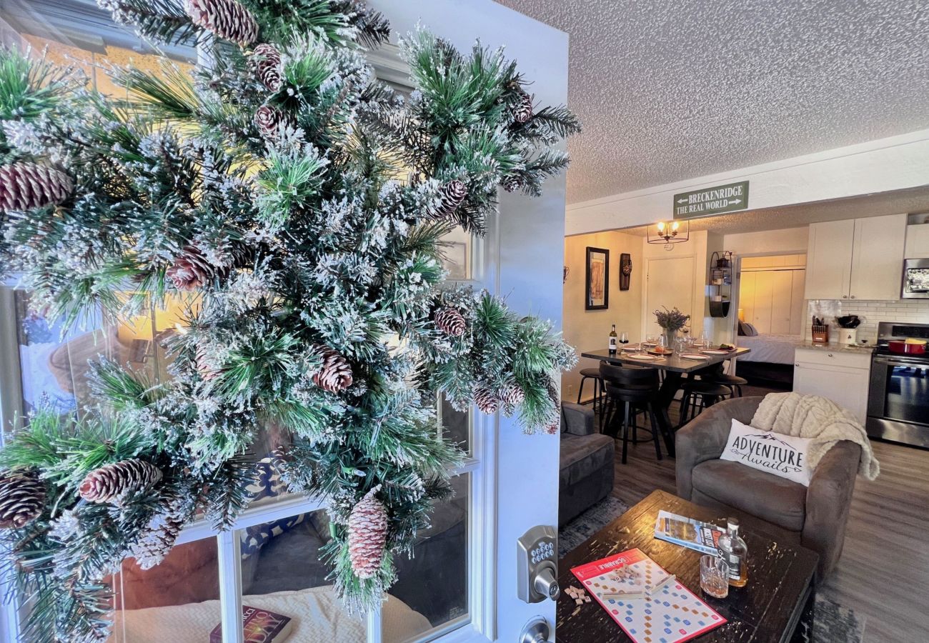 Townhouse in Breckenridge - Cozy Condo FREE Short Shuttle Ride to Ski Breck!