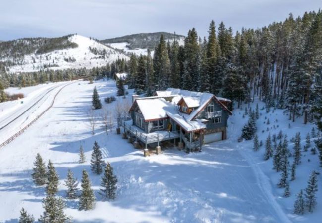 House in Breckenridge - Swan Valley Estate • Log Home • Mtn. Views • 10 min. to Breck House in Breckenridge - Swan Valley Estate • Log Home • Mtn. Views • 10 min. to Breck