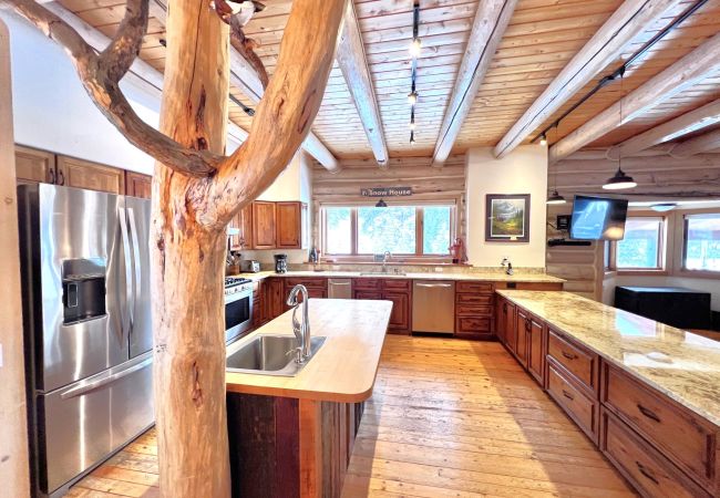 House in Breckenridge - Swan Valley Estate • Log Home • Mtn. Views • 10 min. to Breck House in Breckenridge - Swan Valley Estate • Log Home • Mtn. Views • 10 min. to Breck