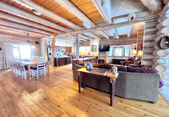 House in Breckenridge - Swan Valley Estate • Log Home • Mtn. Views • 10 min. to Breck House in Breckenridge - Swan Valley Estate • Log Home • Mtn. Views • 10 min. to Breck