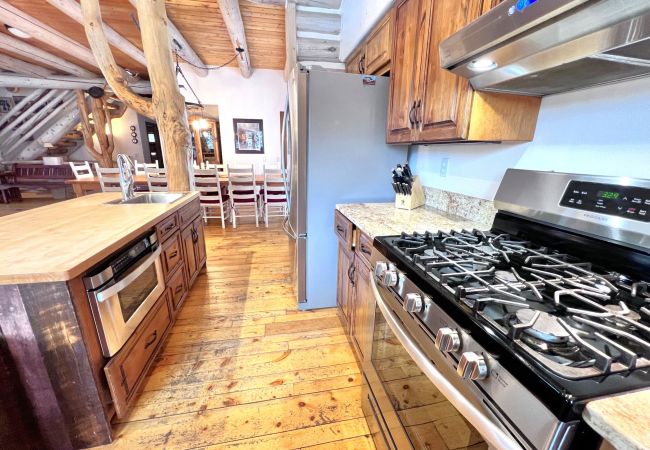 House in Breckenridge - Swan Valley Estate • Log Home • Mtn. Views • 10 min. to Breck House in Breckenridge - Swan Valley Estate • Log Home • Mtn. Views • 10 min. to Breck