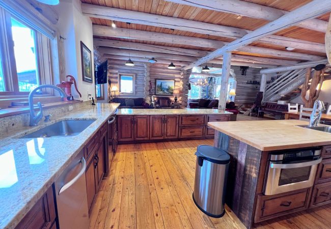 House in Breckenridge - Swan Valley Estate • Log Home • Mtn. Views • 10 min. to Breck House in Breckenridge - Swan Valley Estate • Log Home • Mtn. Views • 10 min. to Breck