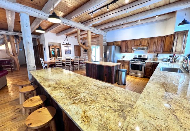 House in Breckenridge - Swan Valley Estate • Log Home • Mtn. Views • 10 min. to Breck House in Breckenridge - Swan Valley Estate • Log Home • Mtn. Views • 10 min. to Breck
