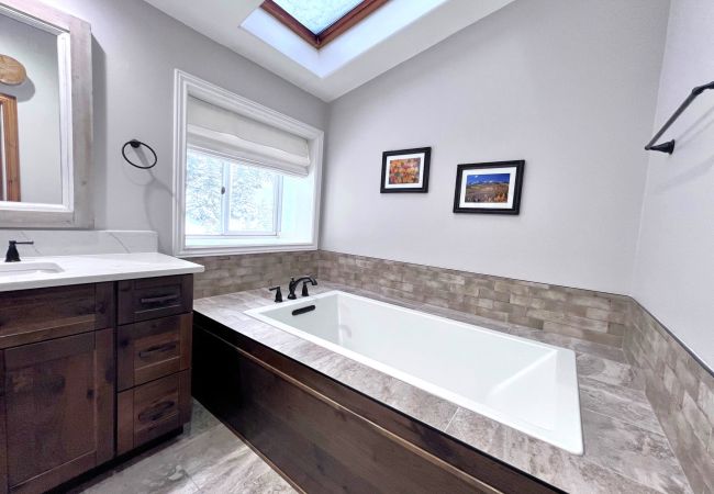 House in Breckenridge - Swan Valley Estate • Log Home • Mtn. Views • 10 min. to Breck House in Breckenridge - Swan Valley Estate • Log Home • Mtn. Views • 10 min. to Breck