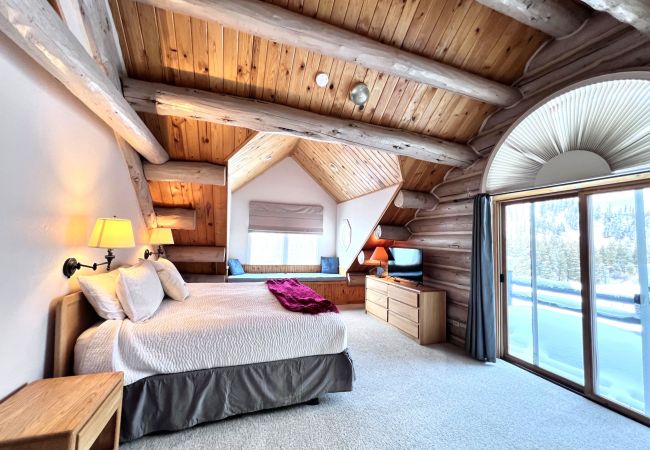 House in Breckenridge - Swan Valley Estate • Log Home • Mtn. Views • 10 min. to Breck House in Breckenridge - Swan Valley Estate • Log Home • Mtn. Views • 10 min. to Breck