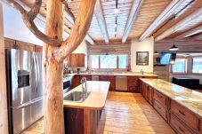 House in Breckenridge - Swan Valley Estate • Log Home • Mtn. Views • 10 min. to Breck House in Breckenridge - Swan Valley Estate • Log Home • Mtn. Views • 10 min. to Breck