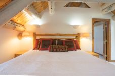 House in Breckenridge - Log Home • Dog Friendly • Mtn. Views • 10 min. to Breck