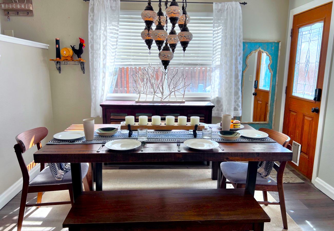 House in Silverthorne - In Town, Private Hot Tub, Ski, Hike, Eat, Gather!