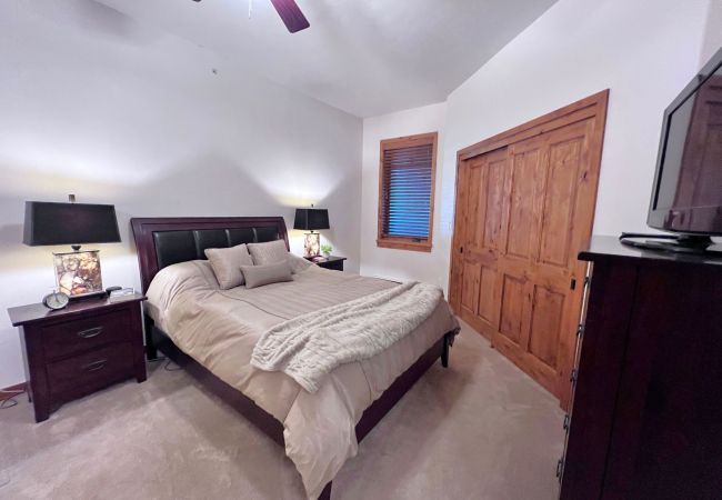 Condominium in Frisco - Timberline Cove Lakeside Condo • Mtn Views • Hot Tubs • Bike Path Condominium in Frisco - Timberline Cove Lakeside Condo • Mtn Views • Hot Tubs • Bike Path