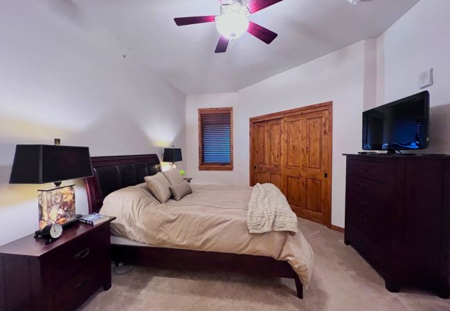 Condominium in Frisco - Timberline Cove Lakeside Condo • Mtn Views • Hot Tubs • Bike Path Condominium in Frisco - Timberline Cove Lakeside Condo • Mtn Views • Hot Tubs • Bike Path