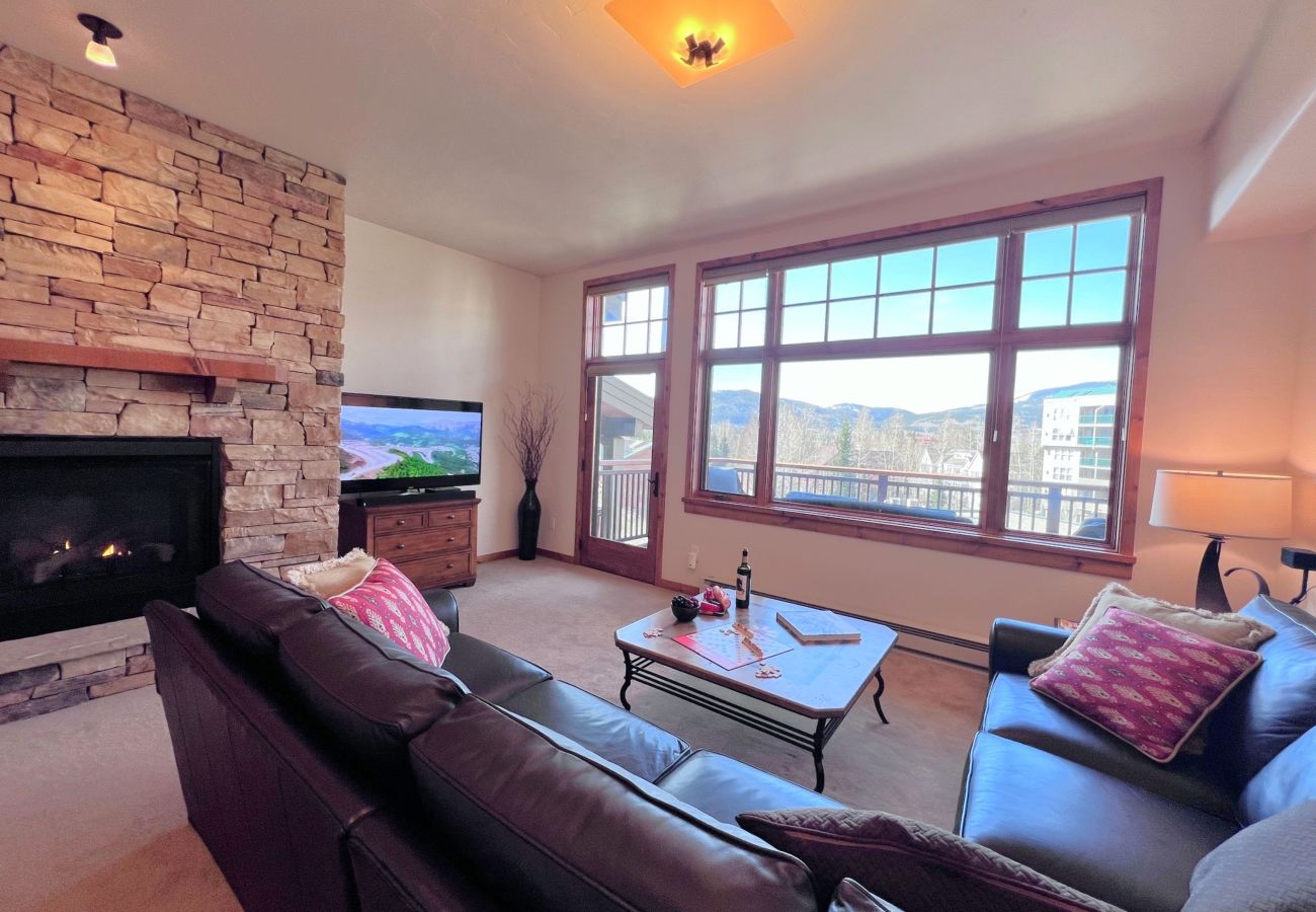 Condominium in Frisco - Frisco: Mtn Views, Hot Tubs, Bike Path, Village