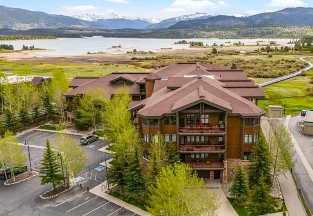 Condominium in Frisco - Frisco: Mtn Views, Hot Tubs, Bike Path, Village