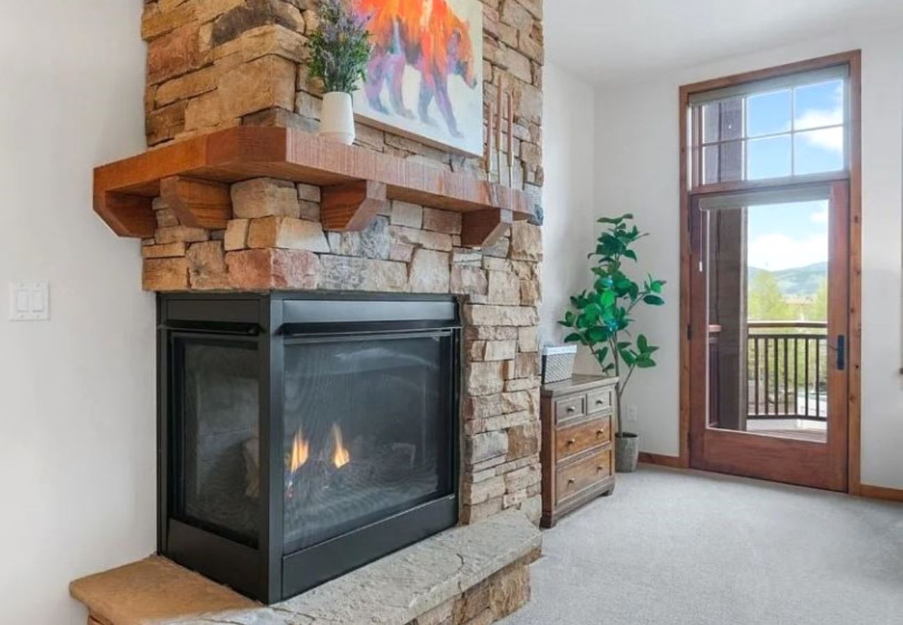 Condominium in Frisco - Frisco: Mtn Views, Hot Tubs, Bike Path, Village