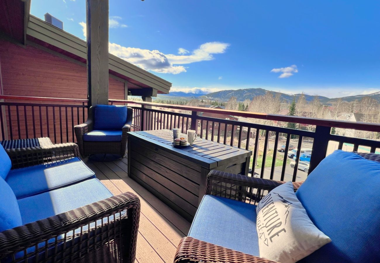 Condominium in Frisco - Frisco: Mtn Views, Hot Tubs, Bike Path, Village