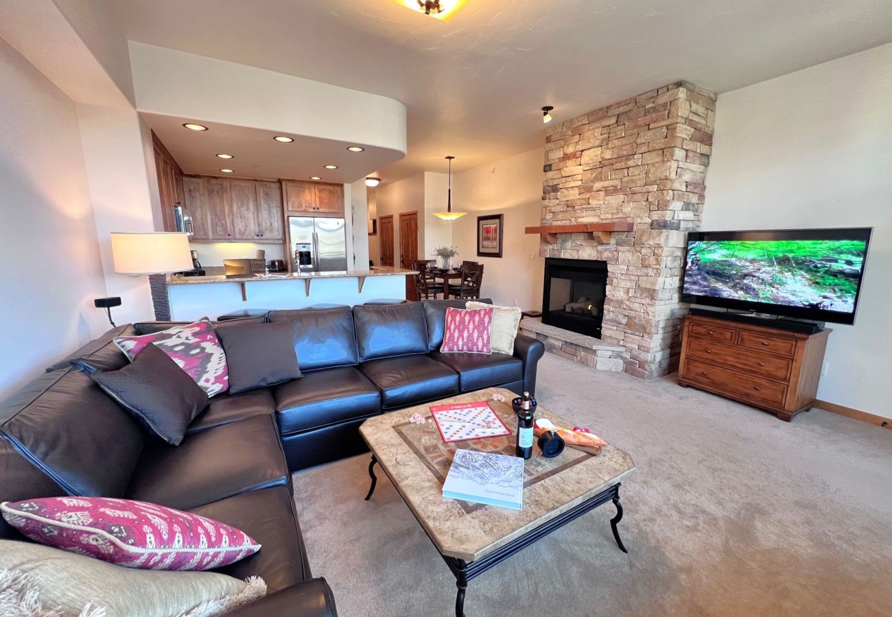 Condominium in Frisco - Frisco: Mtn Views, Hot Tubs, Bike Path, Village