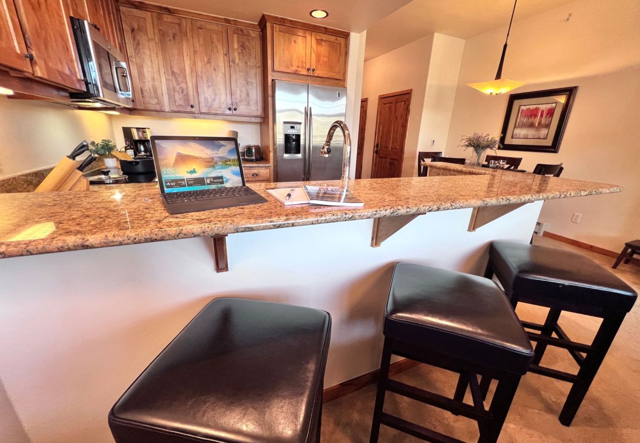 Condominium in Frisco - Frisco: Mtn Views, Hot Tubs, Bike Path, Village
