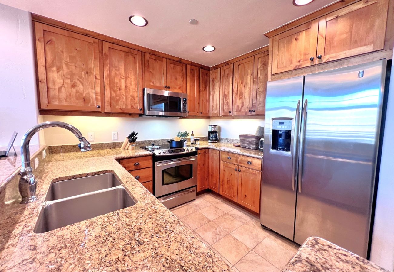 Condominium in Frisco - Frisco: Mtn Views, Hot Tubs, Bike Path, Village