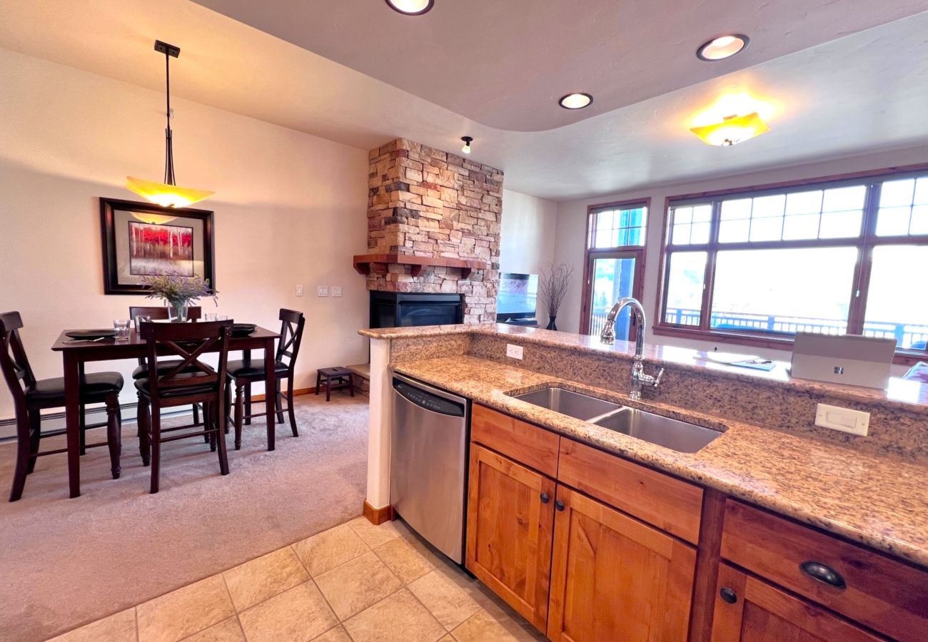 Condominium in Frisco - Frisco: Mtn Views, Hot Tubs, Bike Path, Village