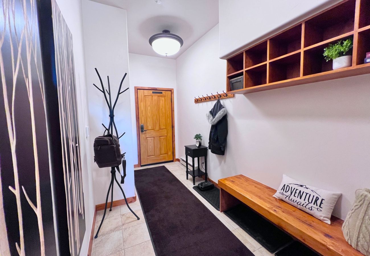 Condominium in Frisco - Frisco: Mtn Views, Hot Tubs, Bike Path, Village