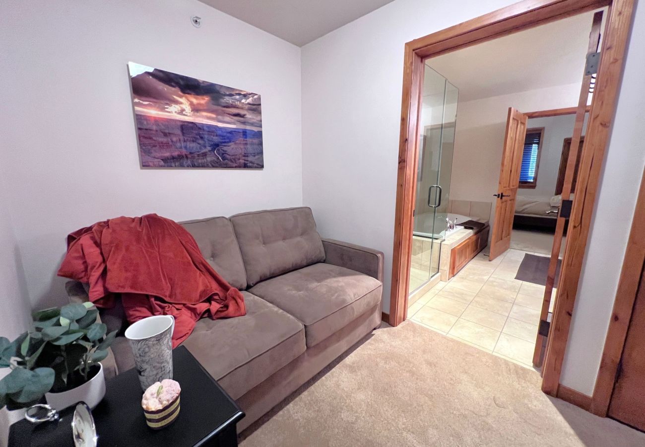 Condominium in Frisco - Frisco: Mtn Views, Hot Tubs, Bike Path, Village
