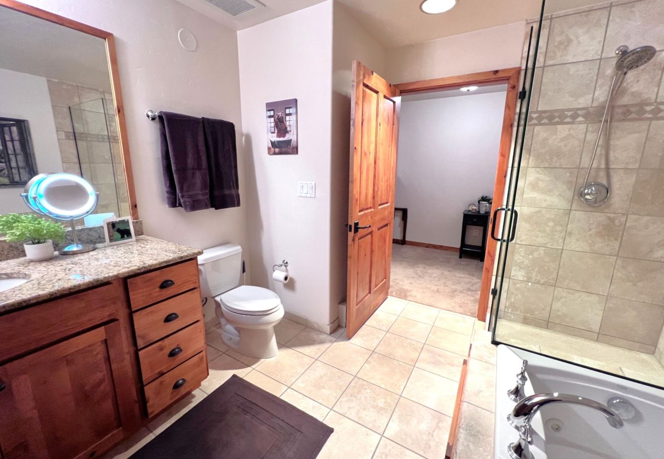Condominium in Frisco - Frisco: Mtn Views, Hot Tubs, Bike Path, Village