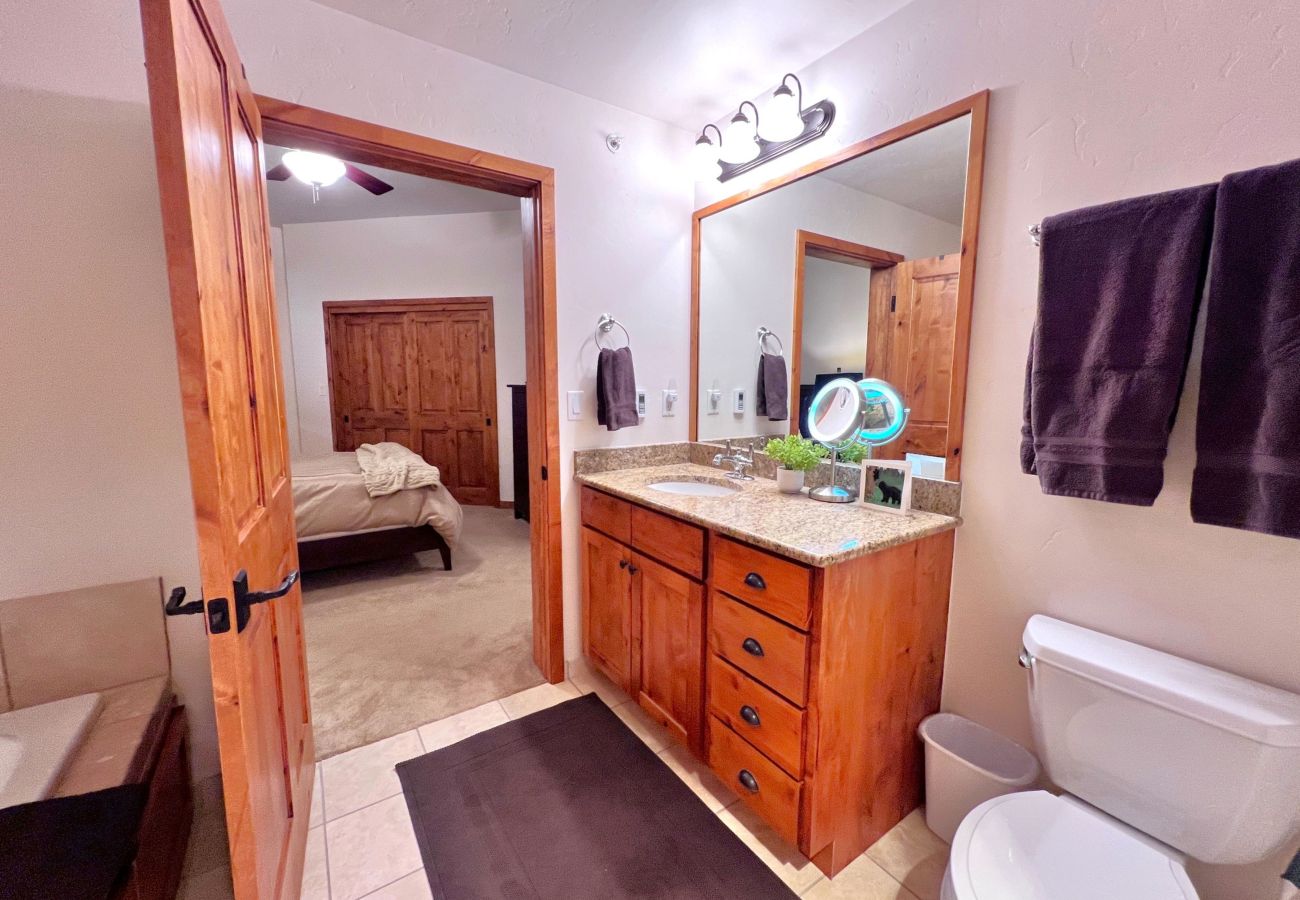 Condominium in Frisco - Frisco: Mtn Views, Hot Tubs, Bike Path, Village