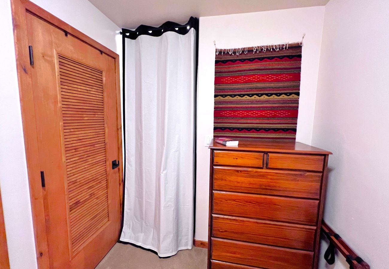 Condominium in Frisco - Frisco: Mtn Views, Hot Tubs, Bike Path, Village