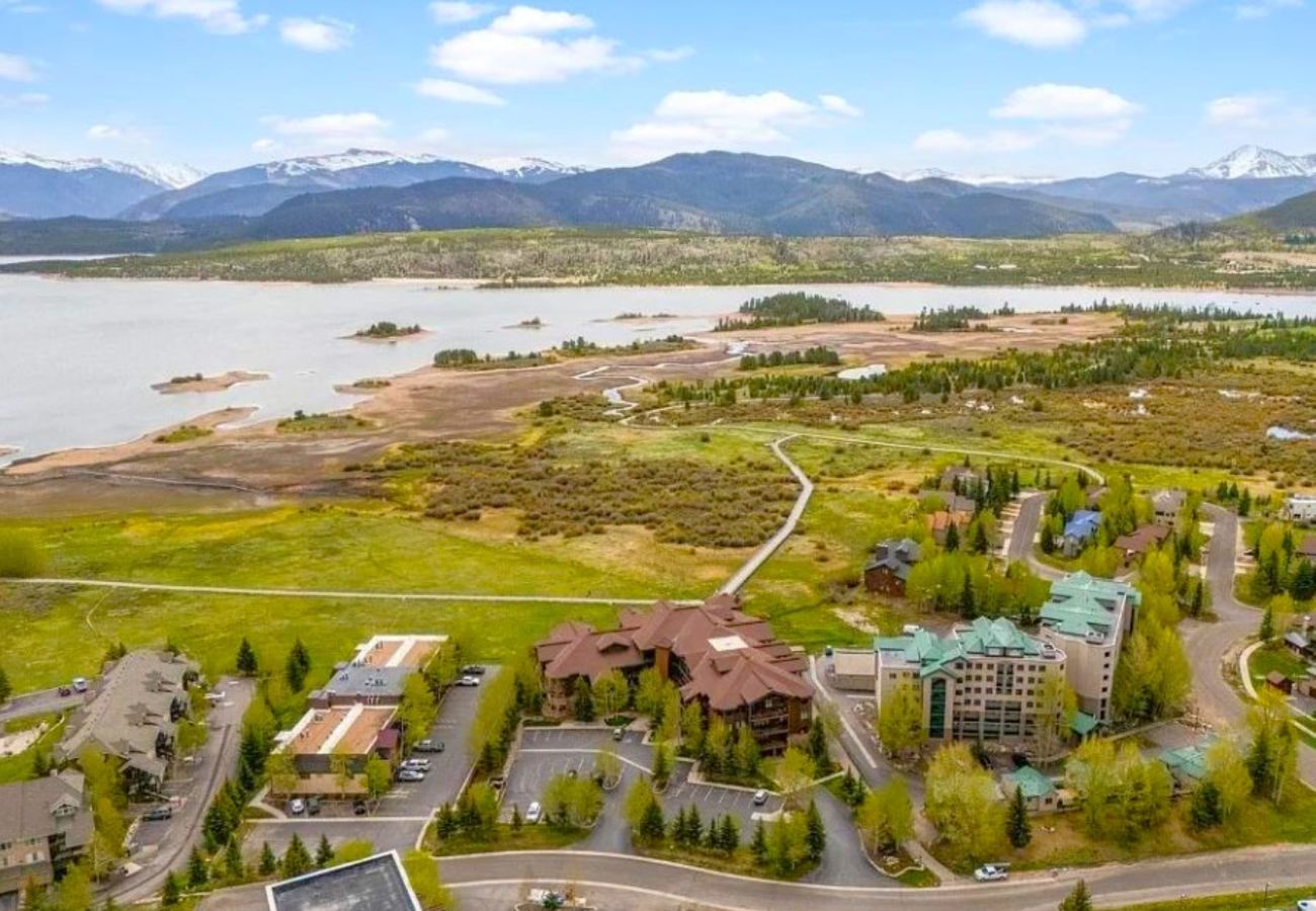 Condominium in Frisco - Frisco: Mtn Views, Hot Tubs, Bike Path, Village