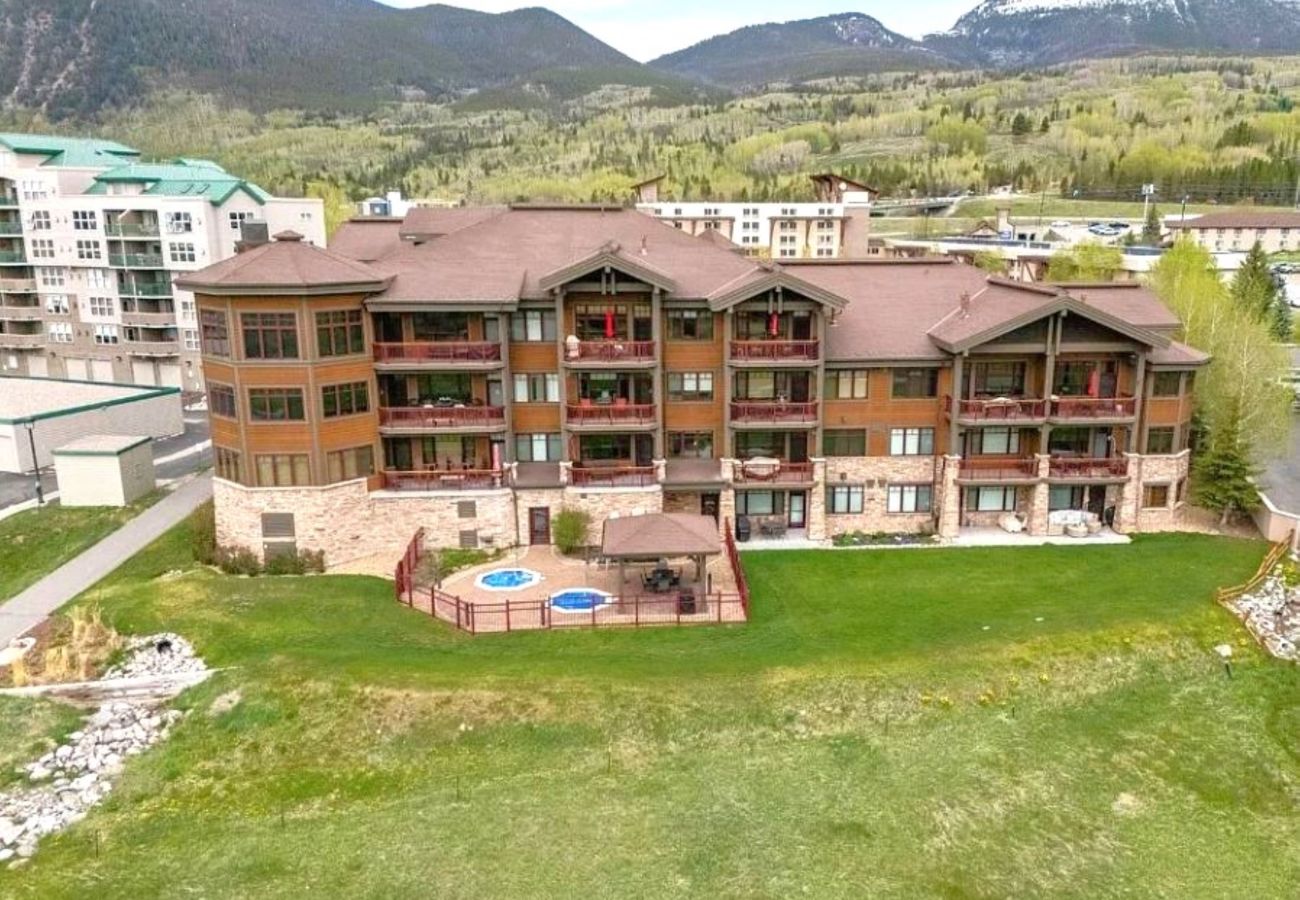 Condominium in Frisco - Frisco: Mtn Views, Hot Tubs, Bike Path, Village
