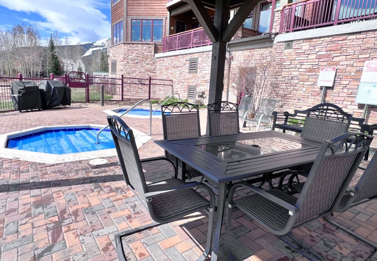Condominium in Frisco - Frisco: Mtn Views, Hot Tubs, Bike Path, Village