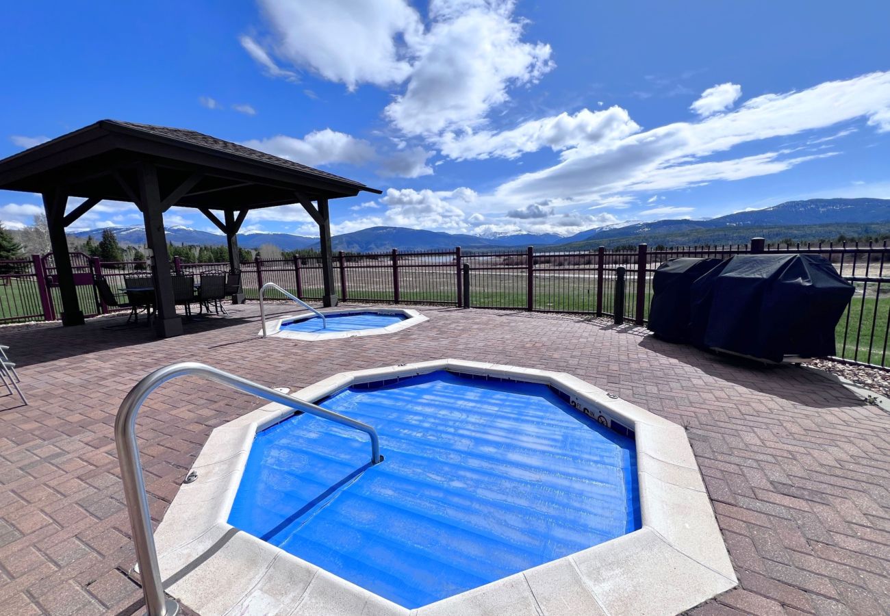 Condominium in Frisco - Frisco: Mtn Views, Hot Tubs, Bike Path, Village