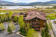 Condominium in Frisco - Timberline Cove Lakeside Condo • Mtn Views • Hot Tubs • Bike Path