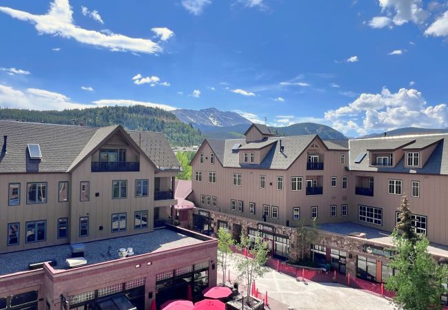 Condominium in Breckenridge - Main Street Station Quicksilver Condo • Steps to Slopes • Pool & Hot Tubs Condominium in Breckenridge - Main Street Station Quicksilver Condo • Steps to Slopes • Pool & Hot Tubs