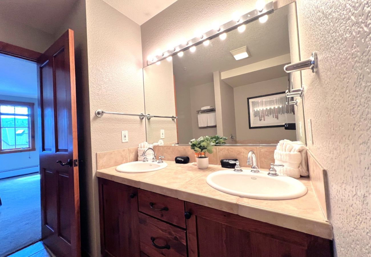 Condominium in Breckenridge - Main St Station in Breck: Ski Hike Swim Rest Play