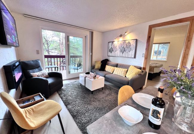 Condominium in Breckenridge - Mark IX Alpine Condo • Cozy Mtn Condo • 1 mile to Breck Main St + Slopes Condominium in Breckenridge - Mark IX Alpine Condo • Cozy Mtn Condo • 1 mile to Breck Main St + Slopes