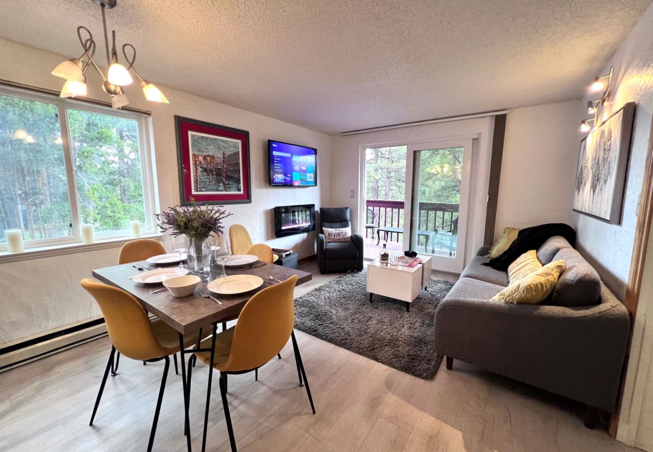Condominium in Breckenridge - Cozy Mtn Condo 1 mile to Breck Main St + Slopes