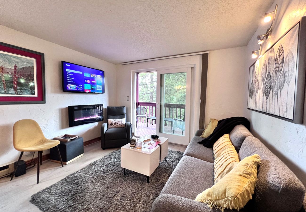 Condominium in Breckenridge - Cozy Mtn Condo 1 mile to Breck Main St + Slopes
