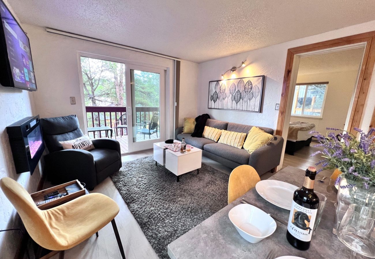 Condominium in Breckenridge - Cozy Mtn Condo 1 mile to Breck Main St + Slopes