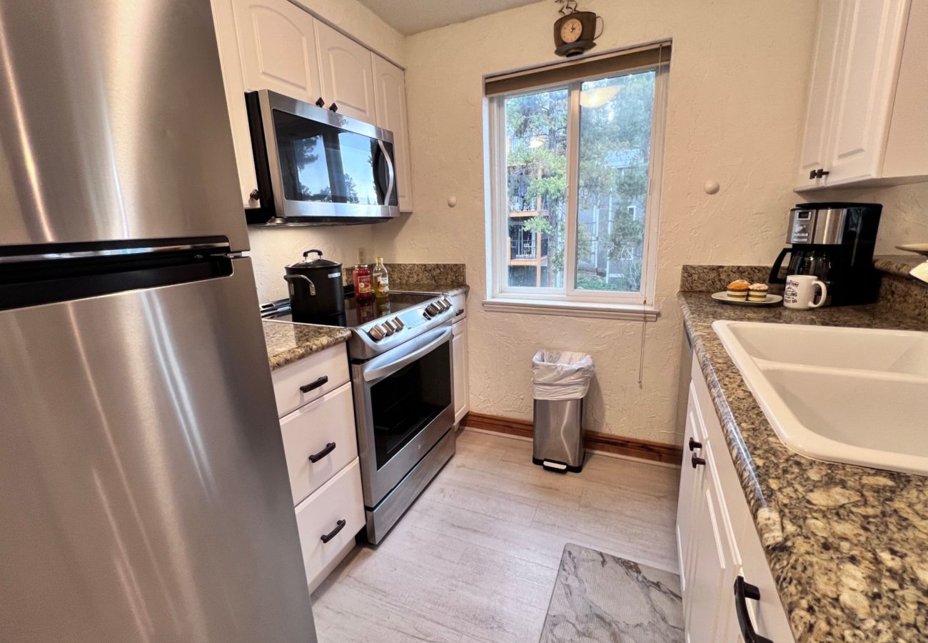 Condominium in Breckenridge - Cozy Mtn Condo 1 mile to Breck Main St + Slopes