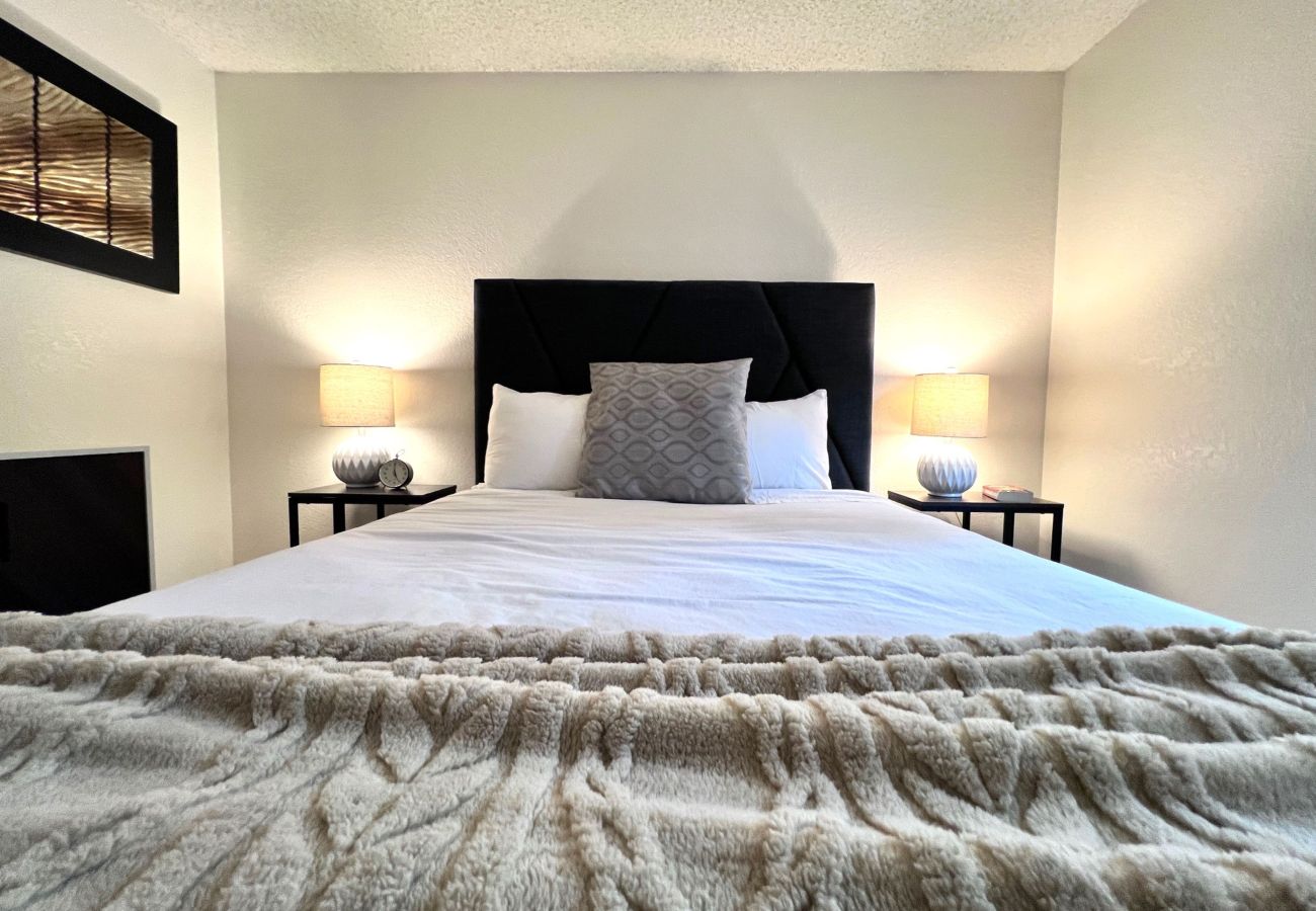 Condominium in Breckenridge - Cozy Mtn Condo 1 mile to Breck Main St + Slopes