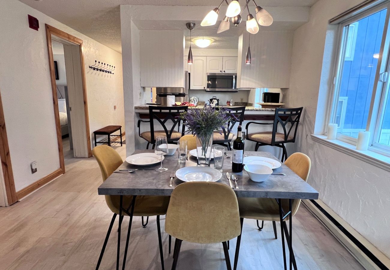Condominium in Breckenridge - Cozy Mtn Condo 1 mile to Breck Main St + Slopes