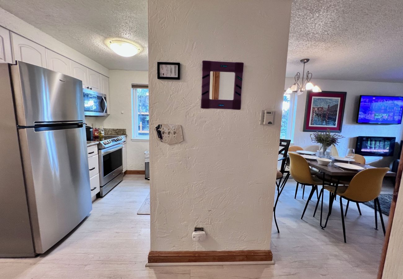 Condominium in Breckenridge - Cozy Mtn Condo 1 mile to Breck Main St + Slopes
