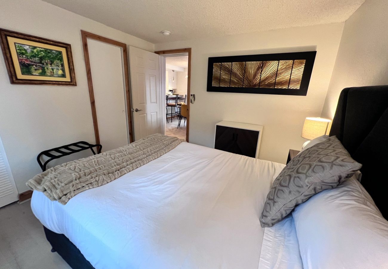 Condominium in Breckenridge - Cozy Mtn Condo 1 mile to Breck Main St + Slopes