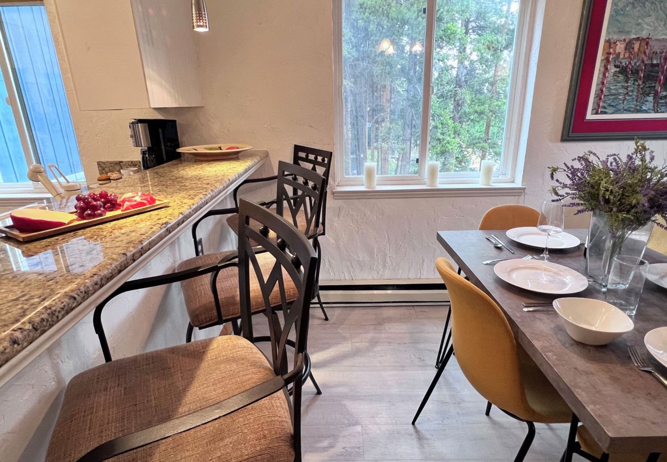 Condominium in Breckenridge - Cozy Mtn Condo 1 mile to Breck Main St + Slopes