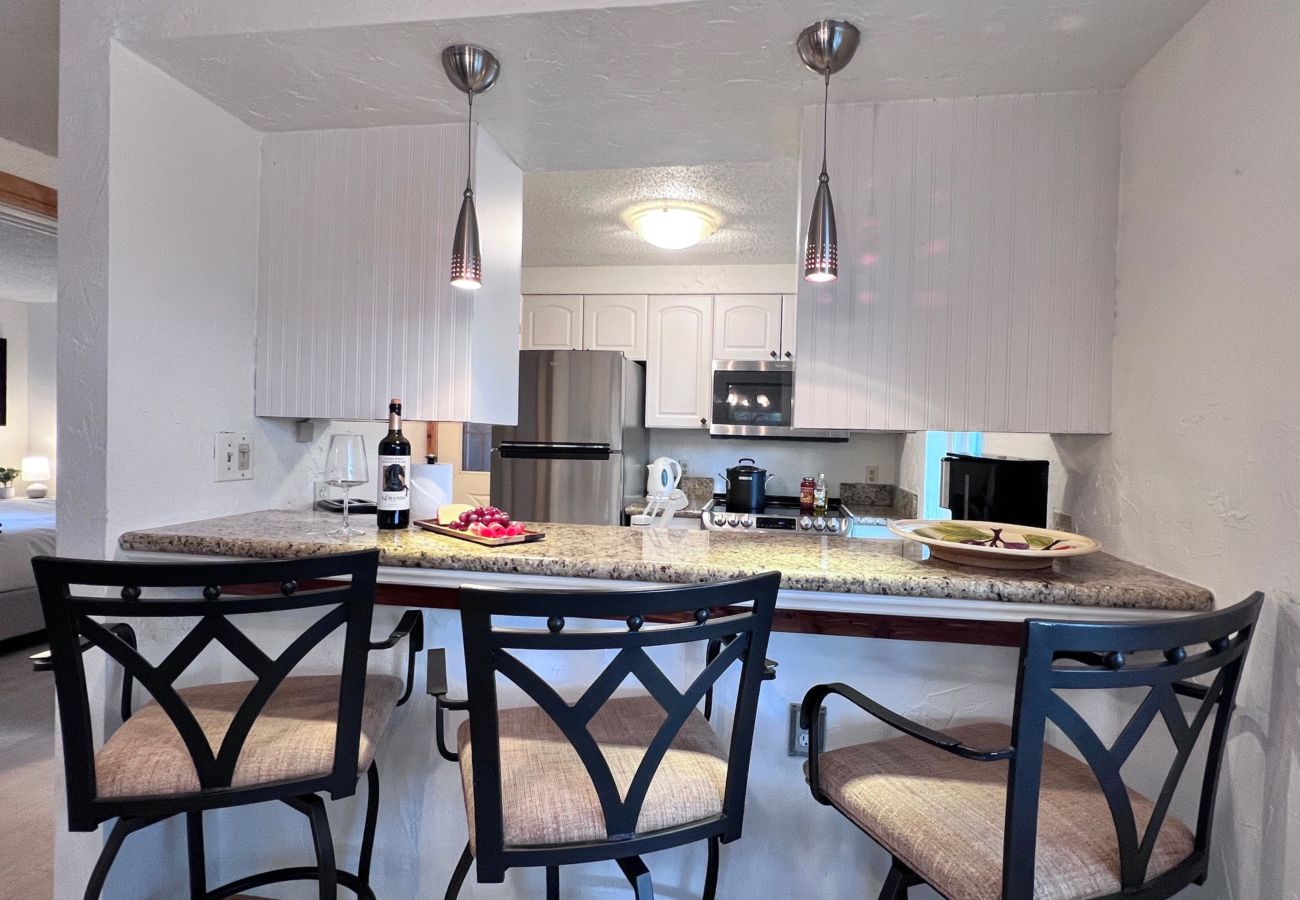 Condominium in Breckenridge - Cozy Mtn Condo 1 mile to Breck Main St + Slopes