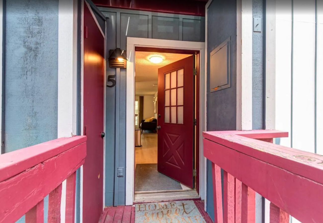 Condominium in Breckenridge - Cozy Mtn Condo 1 mile to Breck Main St + Slopes